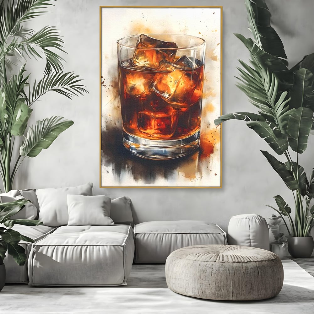 Tablou canvas cu tablou pictura pahar whisky cu gheata, in rama de aluminiu auriu, pe perete intr-un living
