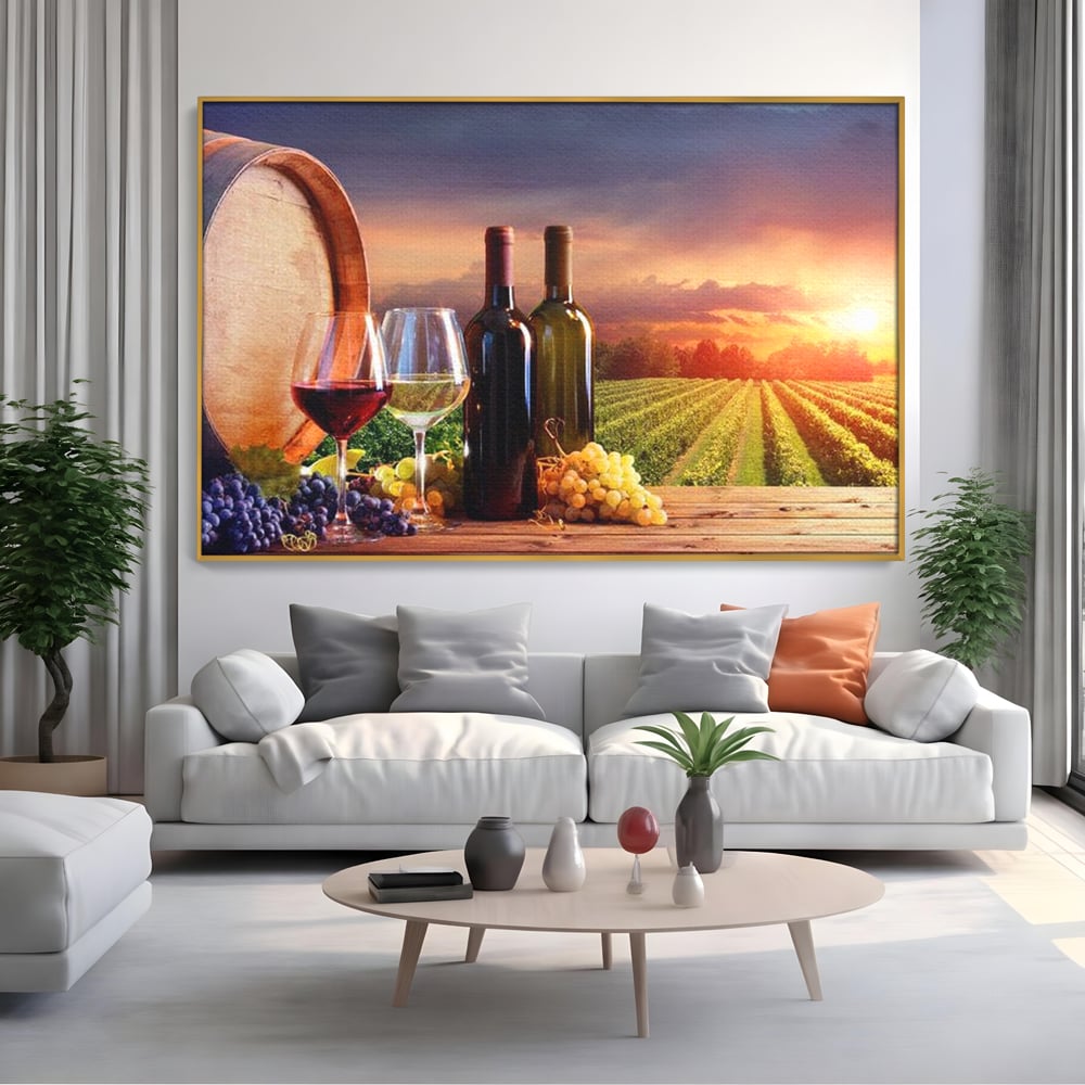 Tablou canvas cu tablou canvas cu podgorie si vin, in rama de aluminiu auriu, pe perete intr-un living