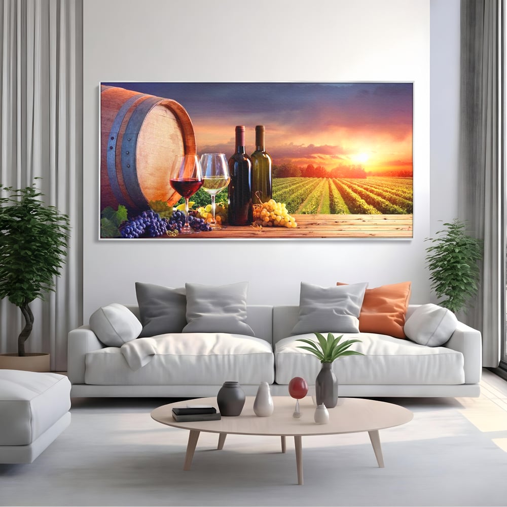 Tablou canvas cu tablou canvas cu podgorie si vin, in rama de aluminiu argintiu, pe perete intr-un living
