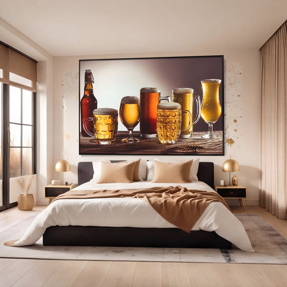 Tablou canvas cu colectie de halbe si pahare cu bere, in rama de aluminiu negru, pe perete intr-un dormitor