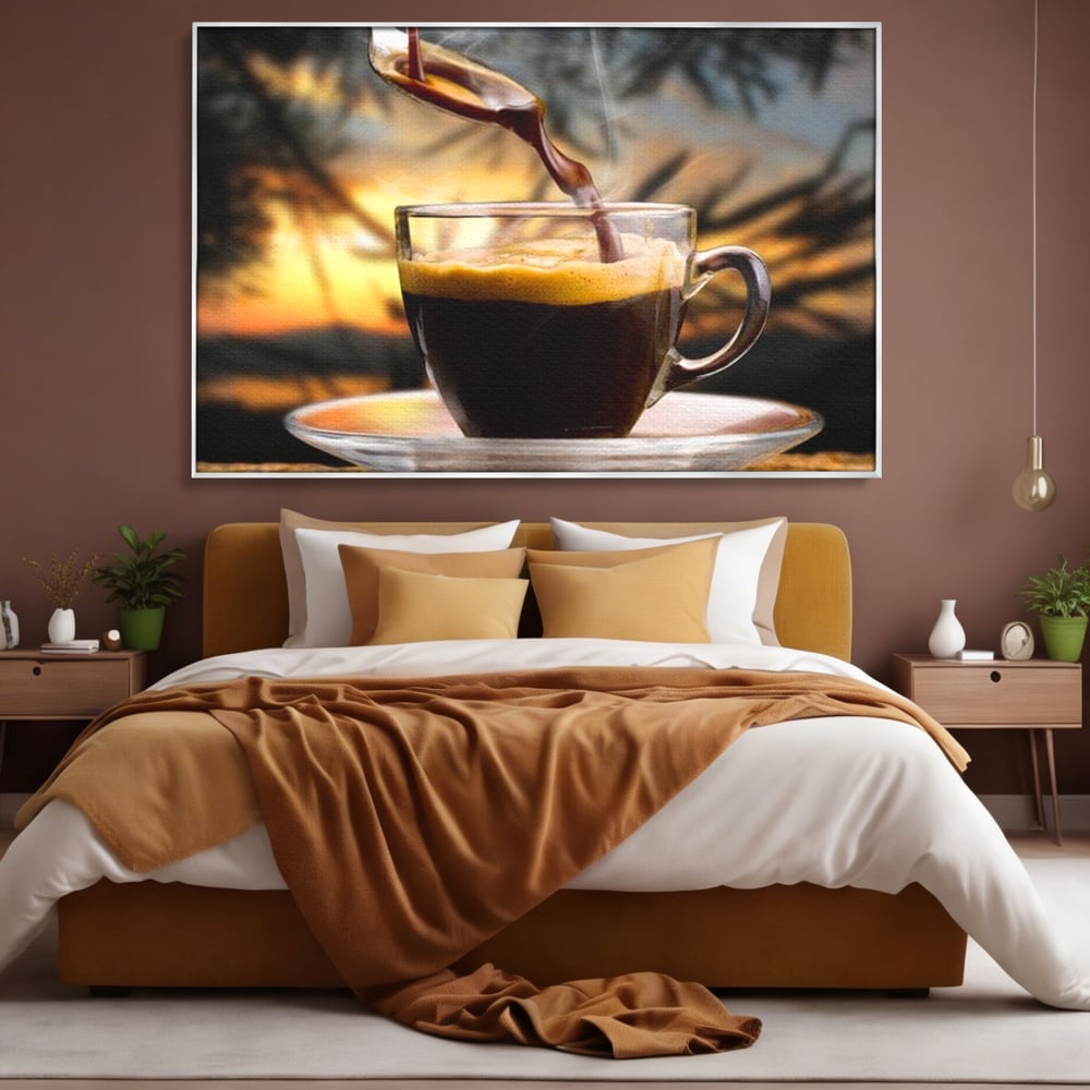 Tablou canvas cu tablou canvas cu ceasca de espresso, in rama de aluminiu argintiu, pe perete intr-un dormitor