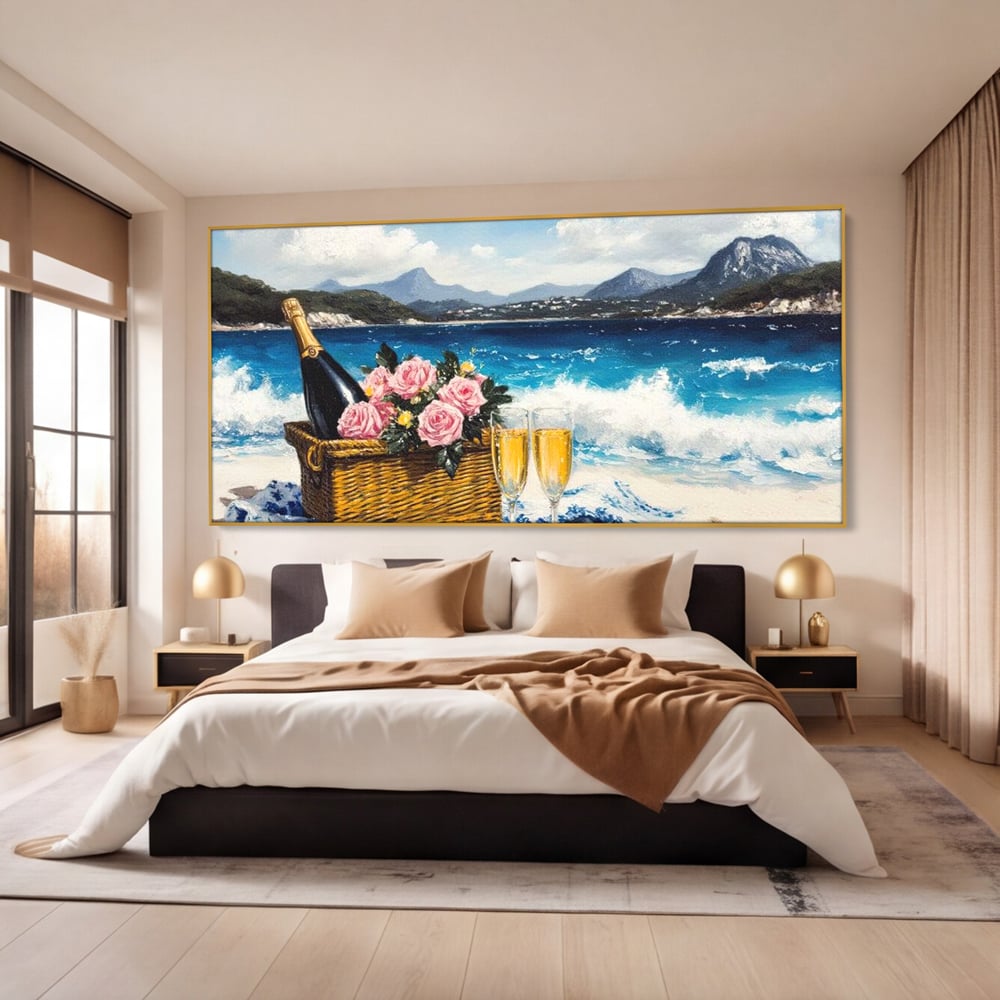 Tablou canvas cu pictura cu picnic pe plaja cu sampanie, in rama de aluminiu auriu, pe perete intr-un dormitor