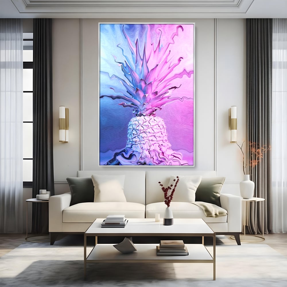 Tablou canvas cu tablou canvas cu ananas neon, in rama de aluminiu argintiu, pe perete intr-un living