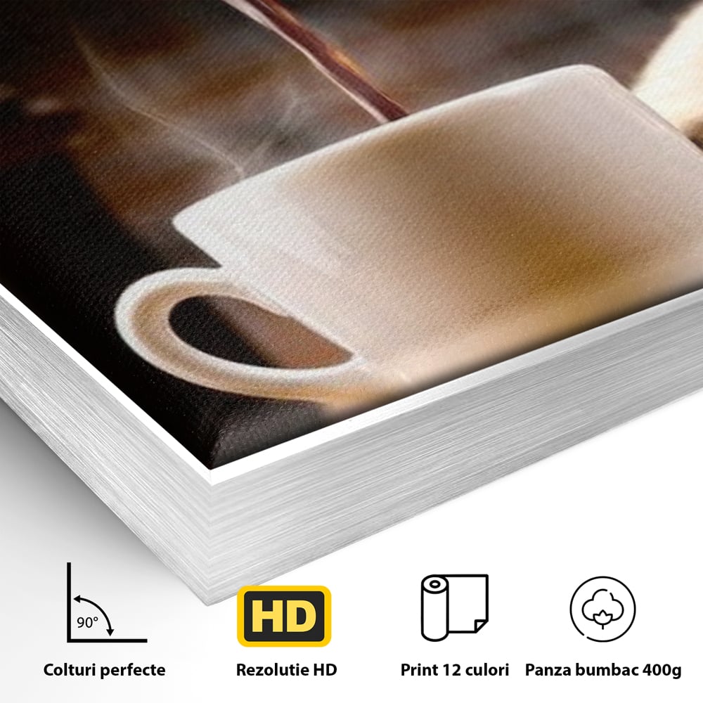 Detaliu al suprafetei: tablou canvas cu ceasca de cafea si boabe, in rama de aluminiu argintiu