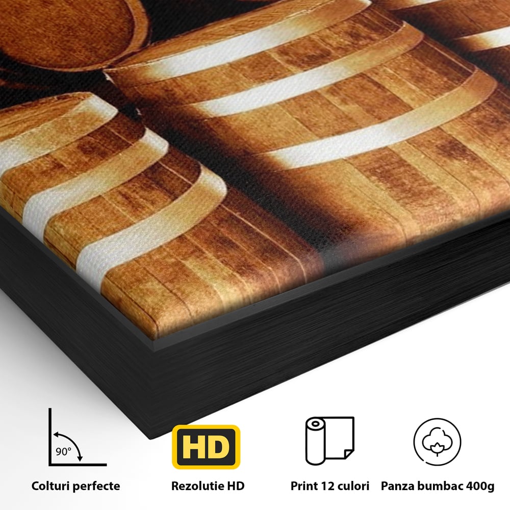 Detaliu al suprafetei: tablou canvas cu butoaie din lemn, in rama de aluminiu negru