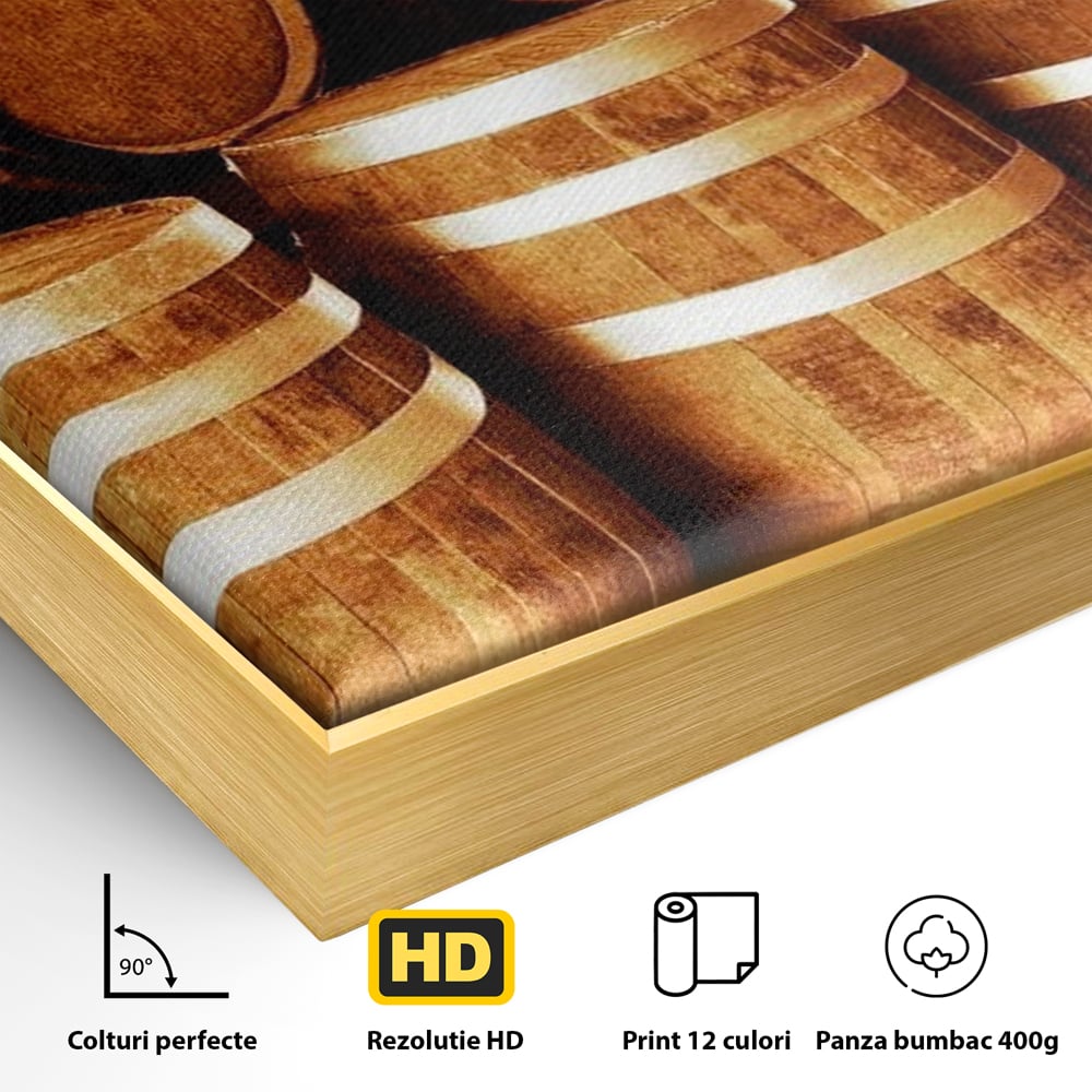 Detaliu al suprafetei: tablou canvas cu butoaie din lemn, in rama de aluminiu auriu