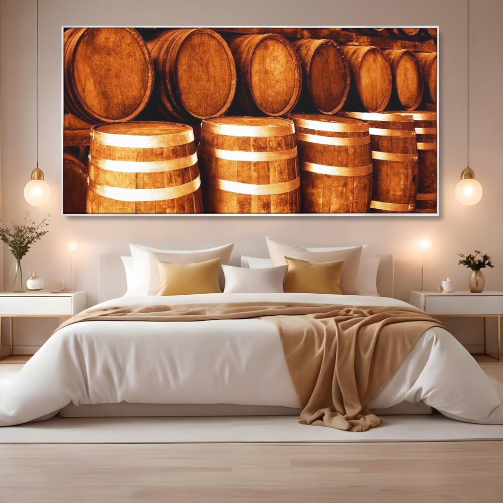 Tablou canvas cu tablou canvas cu butoaie din lemn, in rama de aluminiu argintiu, pe perete intr-un dormitor