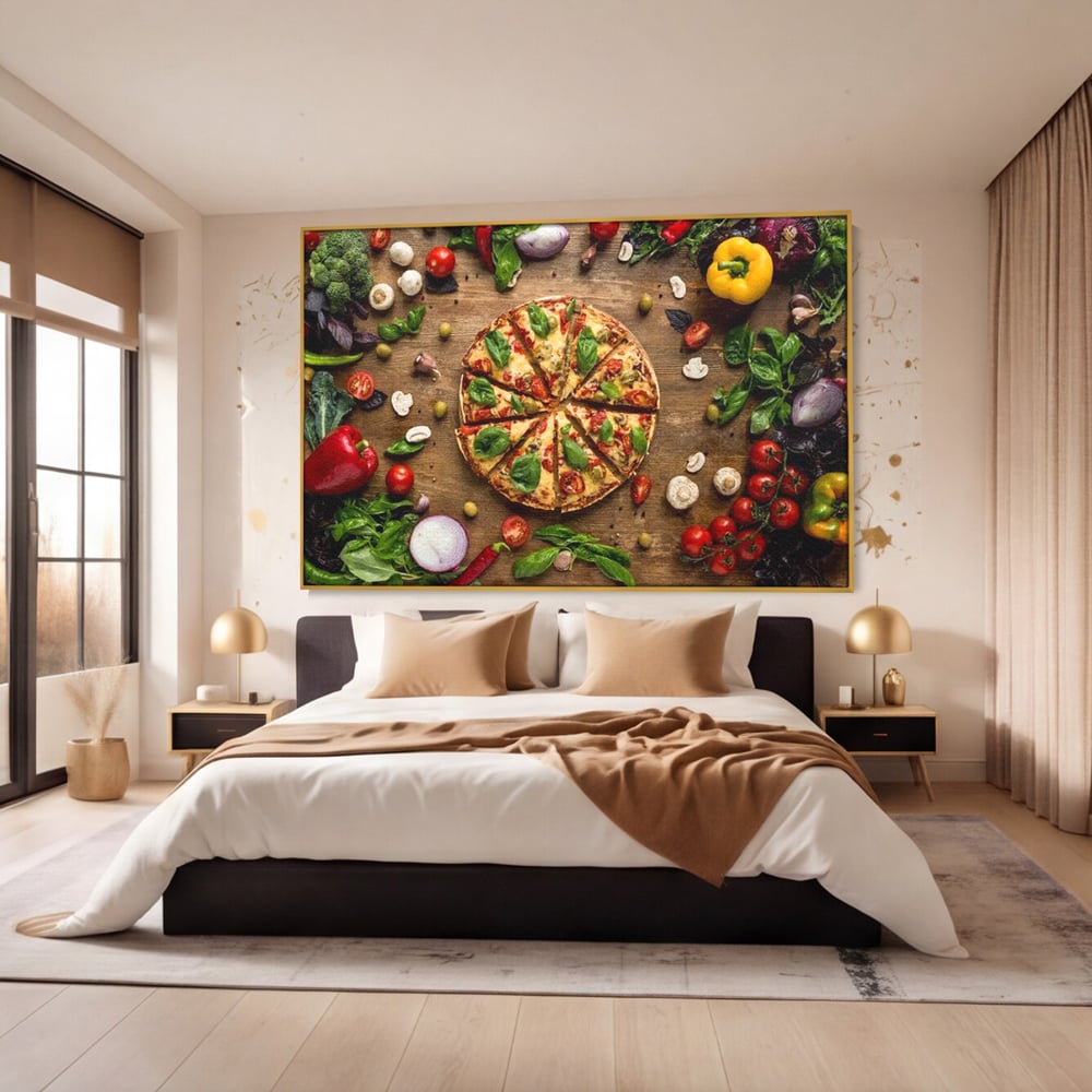 Tablou canvas cu tablou canvas cu pizza si legume, in rama de aluminiu auriu, pe perete intr-un dormitor