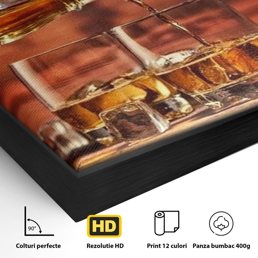 Detaliu al suprafetei: tablou canvas cu whisky si butoi lemn, in rama de aluminiu negru