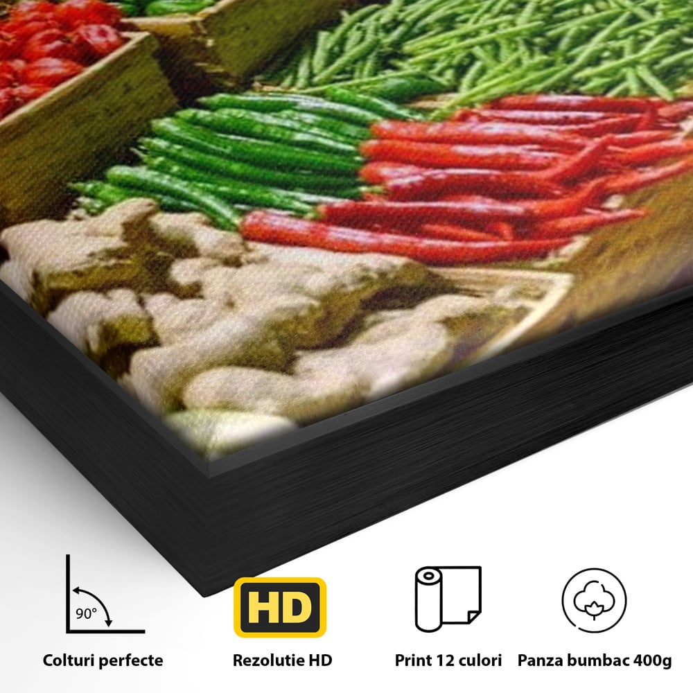 Detaliu al suprafetei: tablou canvas cu legume si fructe proaspete, in rama de aluminiu negru