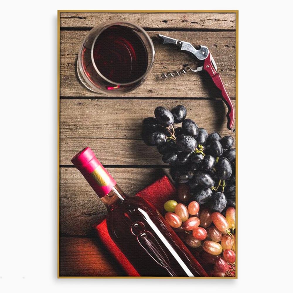 Tablou canvas cu natura statica cu sticla de vin si struguri, in rama de aluminiu auriu