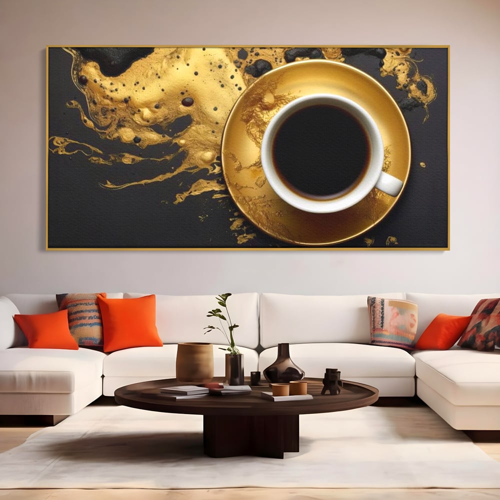 Tablou canvas cu tablou canvas cu ceasca de cafea, in rama de aluminiu auriu, pe perete intr-un living