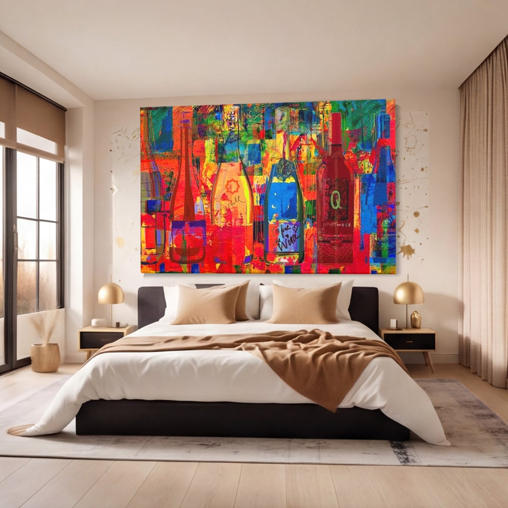 Tablou canvas cu tablou canvas cu sticle colorate de vin, fara rama, pe sasiu de lemn, pe perete intr-un dormitor