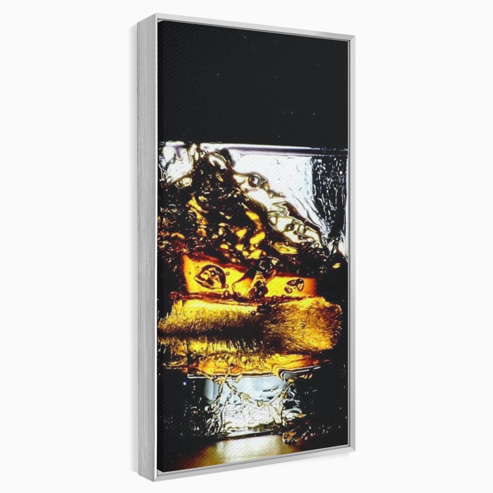 Tablou canvas cu tablou canvas cu pahar de whisky si gheata, in rama de aluminiu argintiu
