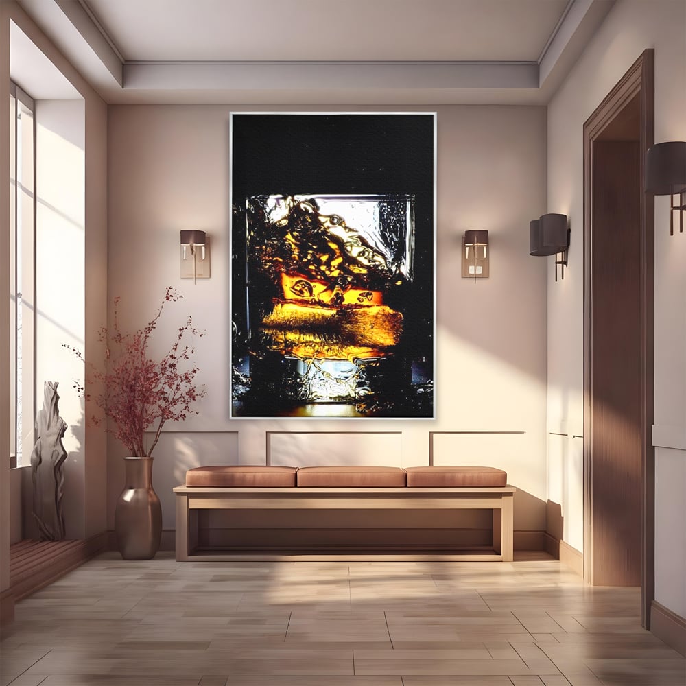 Tablou canvas cu tablou canvas cu pahar de whisky si gheata, in rama de aluminiu argintiu