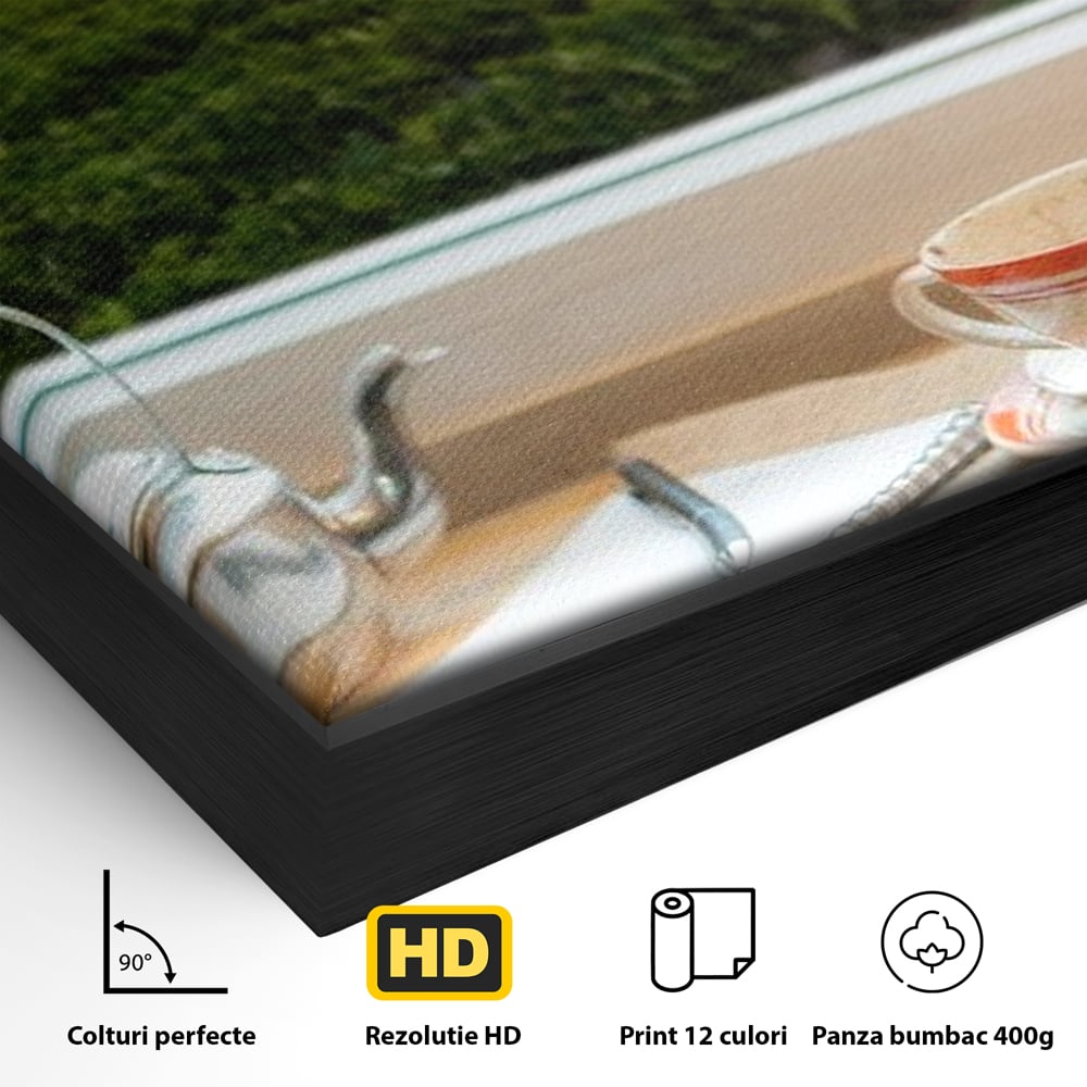 Detaliu al suprafetei: tablou canvas cu peisaj matinal si ceainic pe pervaz, in rama de aluminiu negru