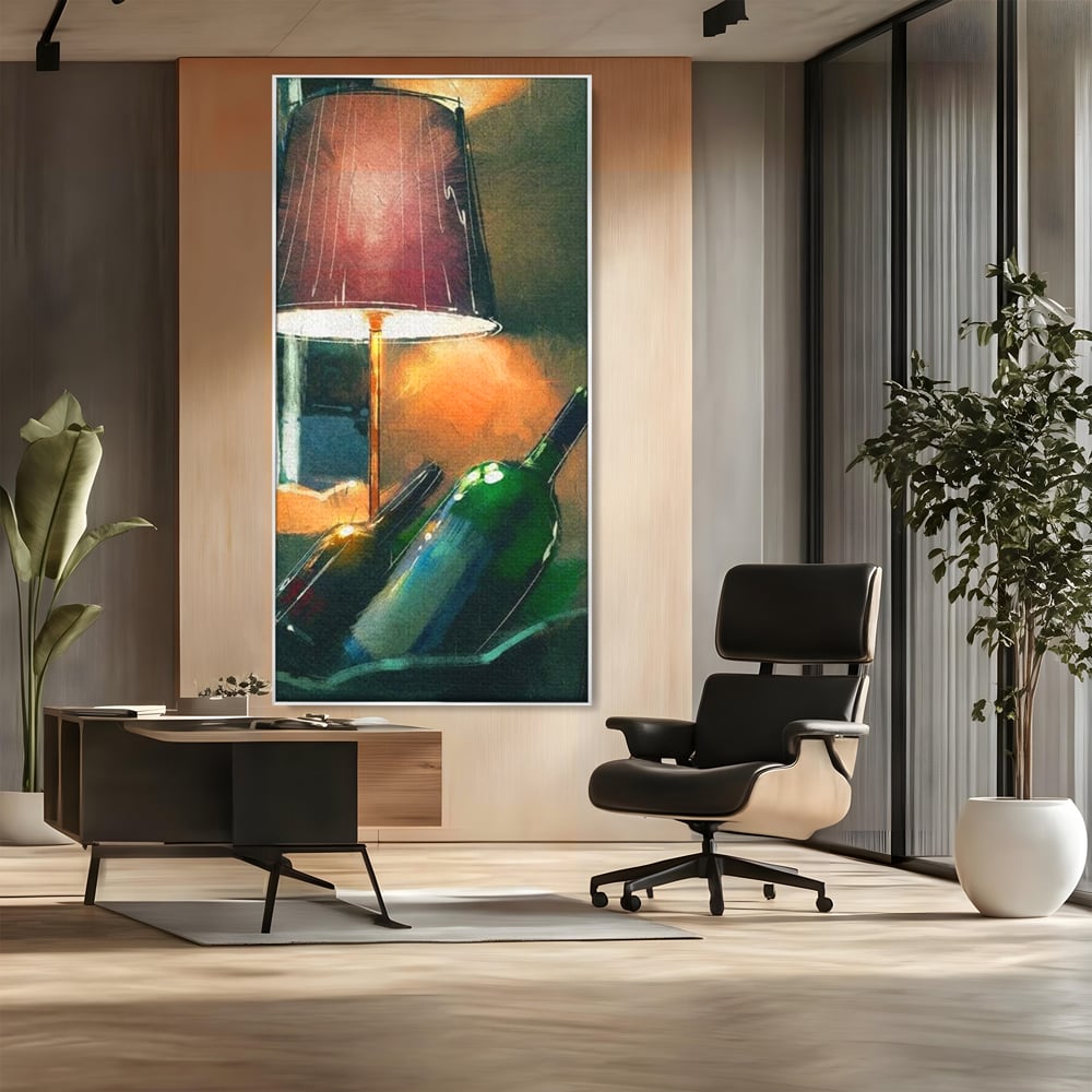 Tablou canvas cu tablou canvas cu lampa si sticle de vin, in rama de aluminiu argintiu, pe perete intr-un birou