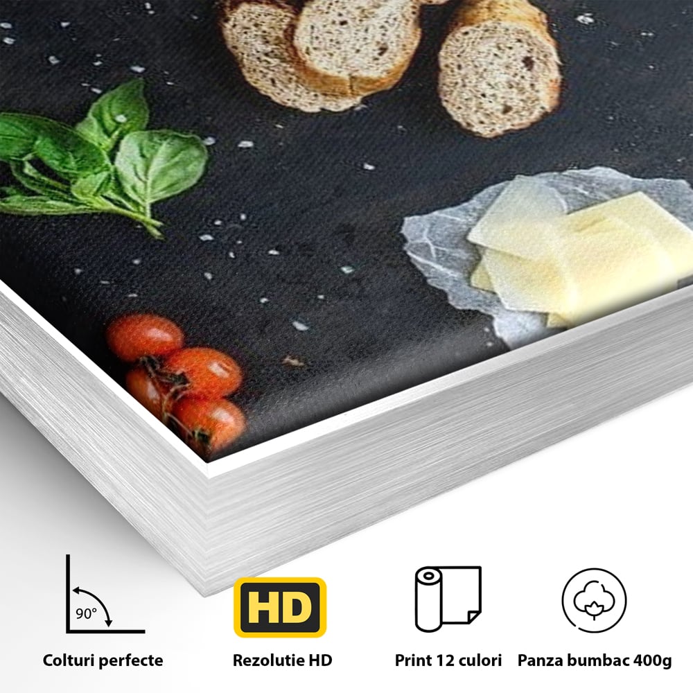 Detaliu al suprafetei: natura moarta cu ingrediente italiene, in rama de aluminiu argintiu