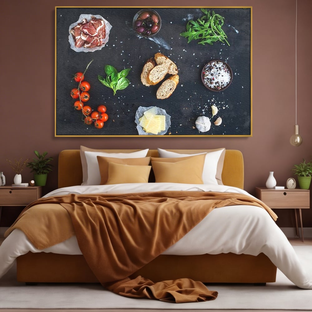 Tablou canvas cu natura moarta cu ingrediente italiene, in rama de aluminiu auriu, pe perete intr-un dormitor