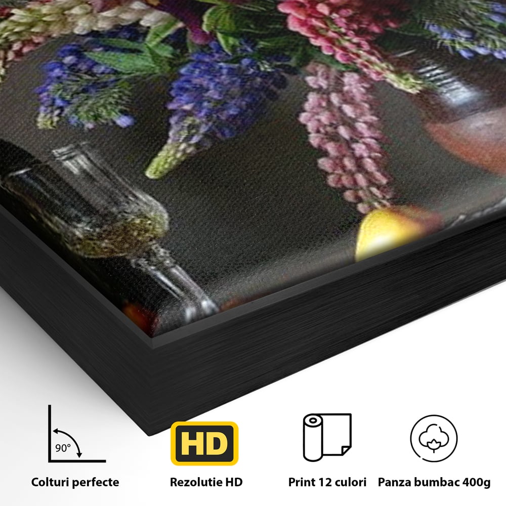 Detaliu al suprafetei: natura statica cu flori si vin, in rama de aluminiu negru