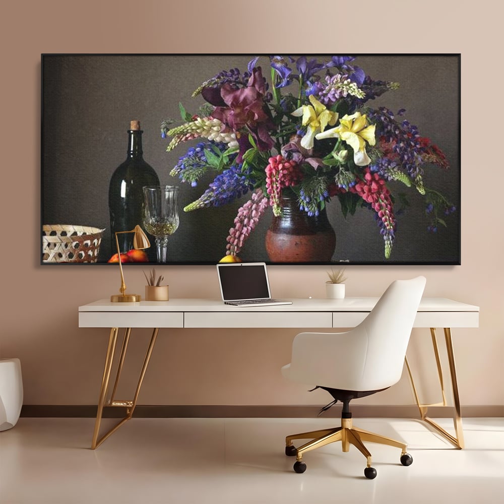 Tablou canvas cu natura statica cu flori si vin, in rama de aluminiu negru, pe perete intr-un birou