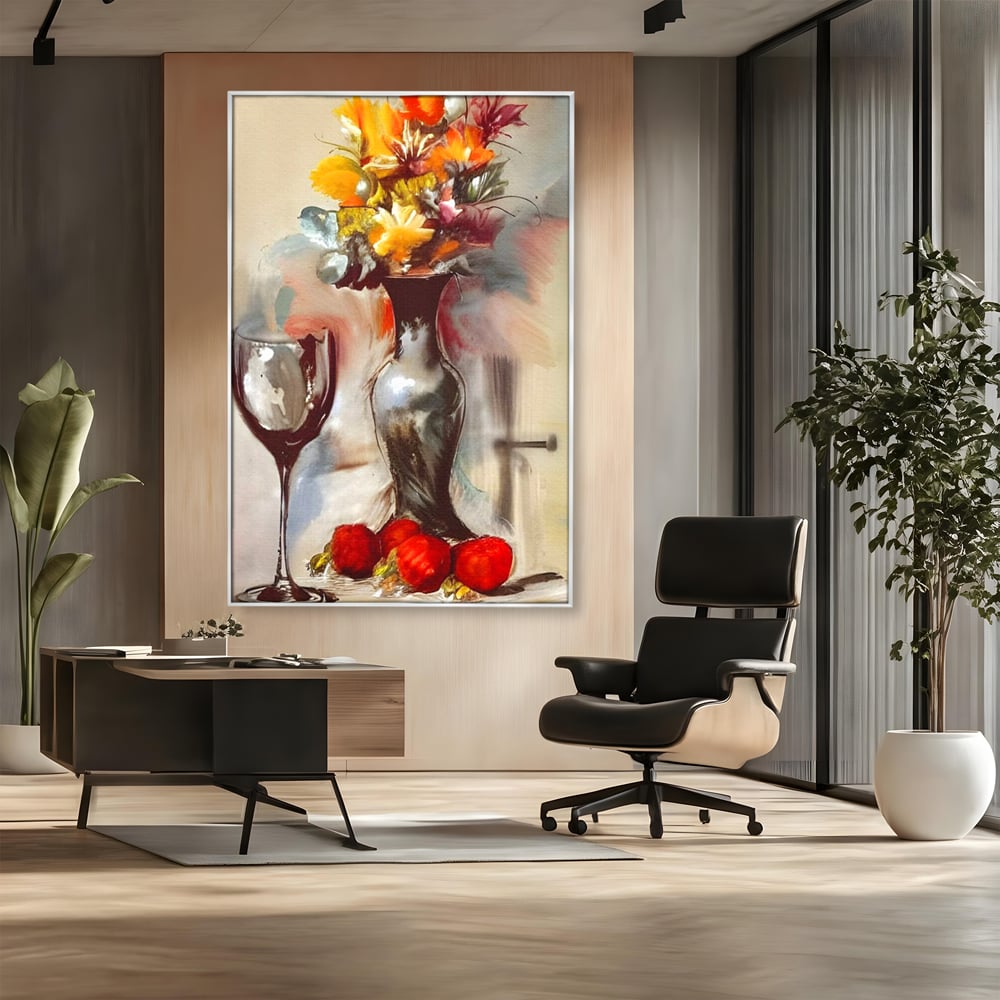Tablou canvas cu pictura cu vaza, flori si pahar de vin, in rama de aluminiu argintiu, pe perete intr-un birou