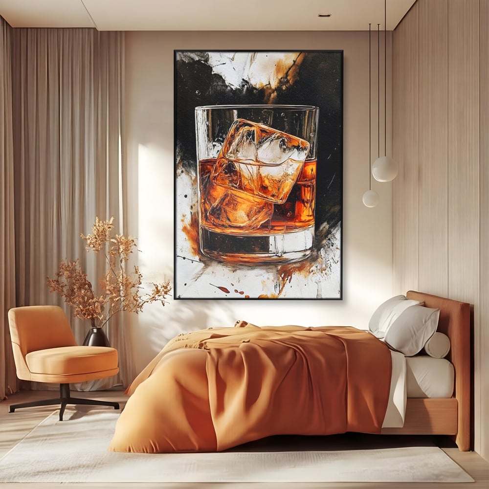 Tablou canvas cu tablou canvas cu pahar de whisky si gheata, in rama de aluminiu negru, pe perete intr-un dormitor