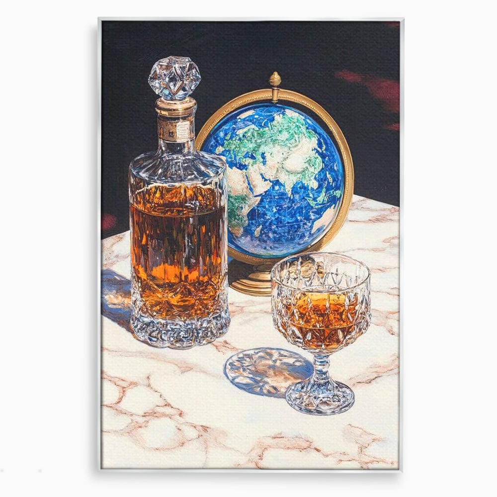 Tablou canvas cu tablou canvas cu sticla de whisky si glob pamantesc, in rama de aluminiu argintiu