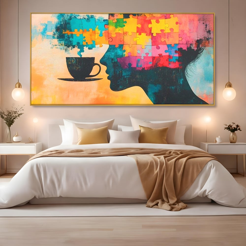 Tablou canvas cu tablou canvas cu silueta de femeie si puzzle, in rama de aluminiu auriu, pe perete intr-un dormitor