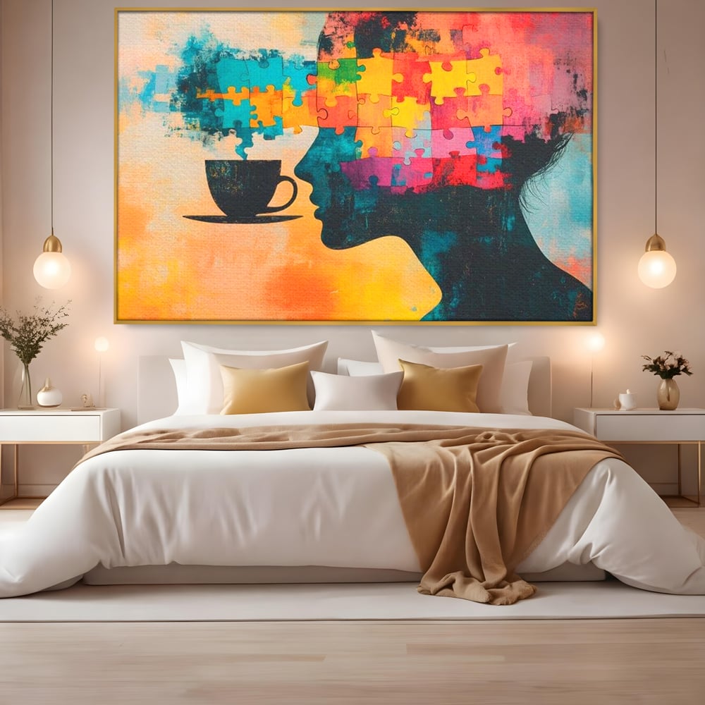 Tablou canvas cu tablou canvas cu silueta de femeie si puzzle, in rama de aluminiu auriu, pe perete intr-un dormitor