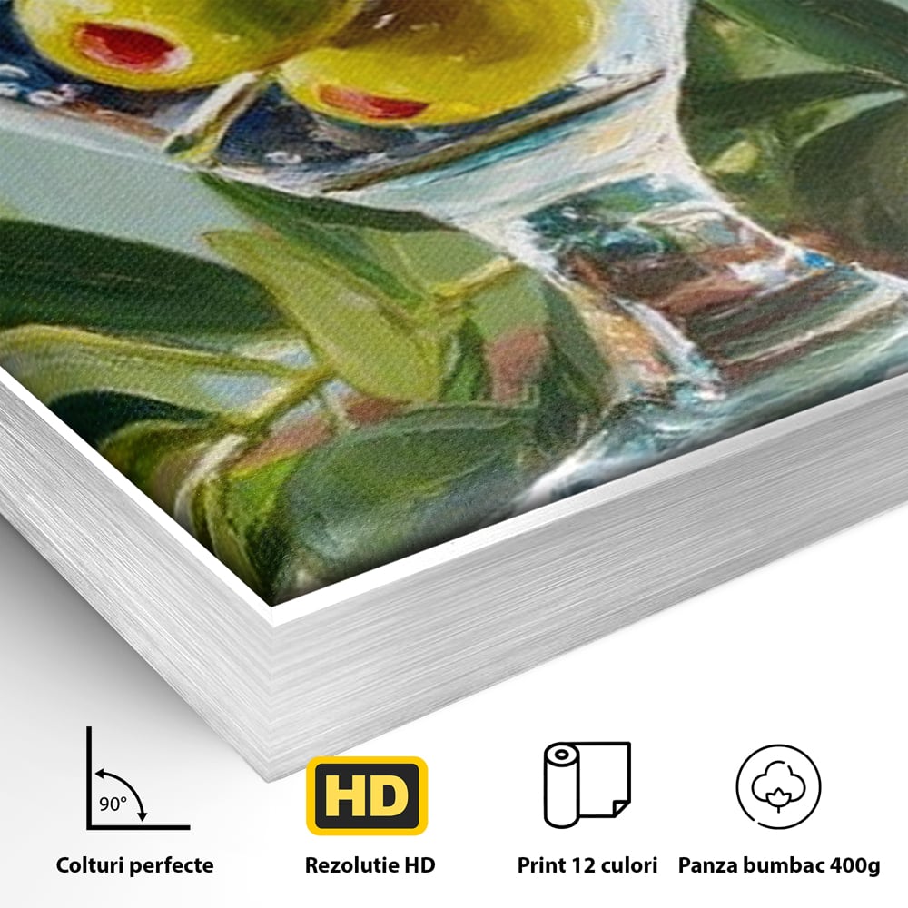 Detaliu al suprafetei: pictura cu pahar martini si masline, in rama de aluminiu argintiu