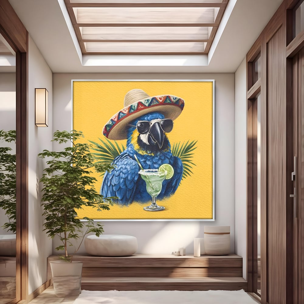 Tablou canvas cu tablou canvas cu papagal cu sombrero si cocktail, in rama de aluminiu argintiu