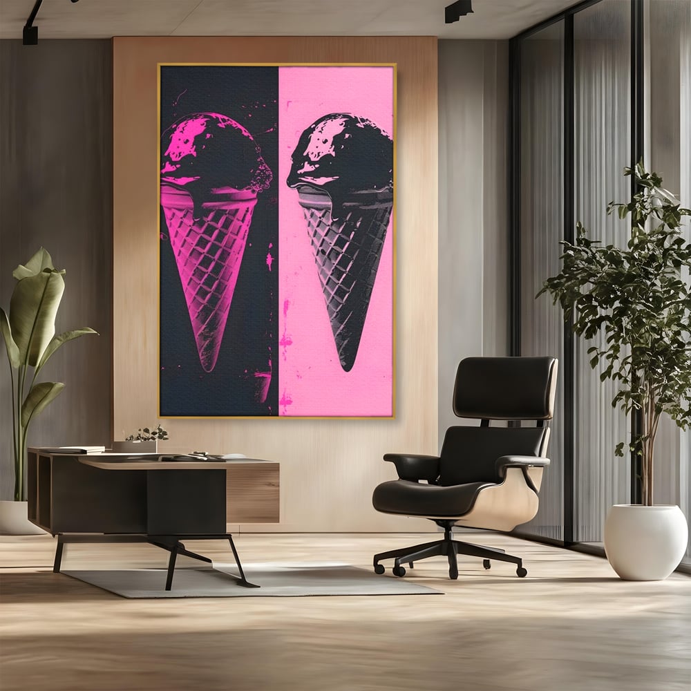 Tablou canvas cu tablou canvas cu doua inghetate pe bat impartit vertical, in rama de aluminiu auriu, pe perete intr-un birou