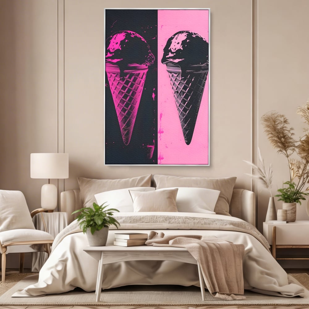 Tablou canvas cu tablou canvas cu doua inghetate pe bat impartit vertical, in rama de aluminiu argintiu, pe perete intr-un dormitor