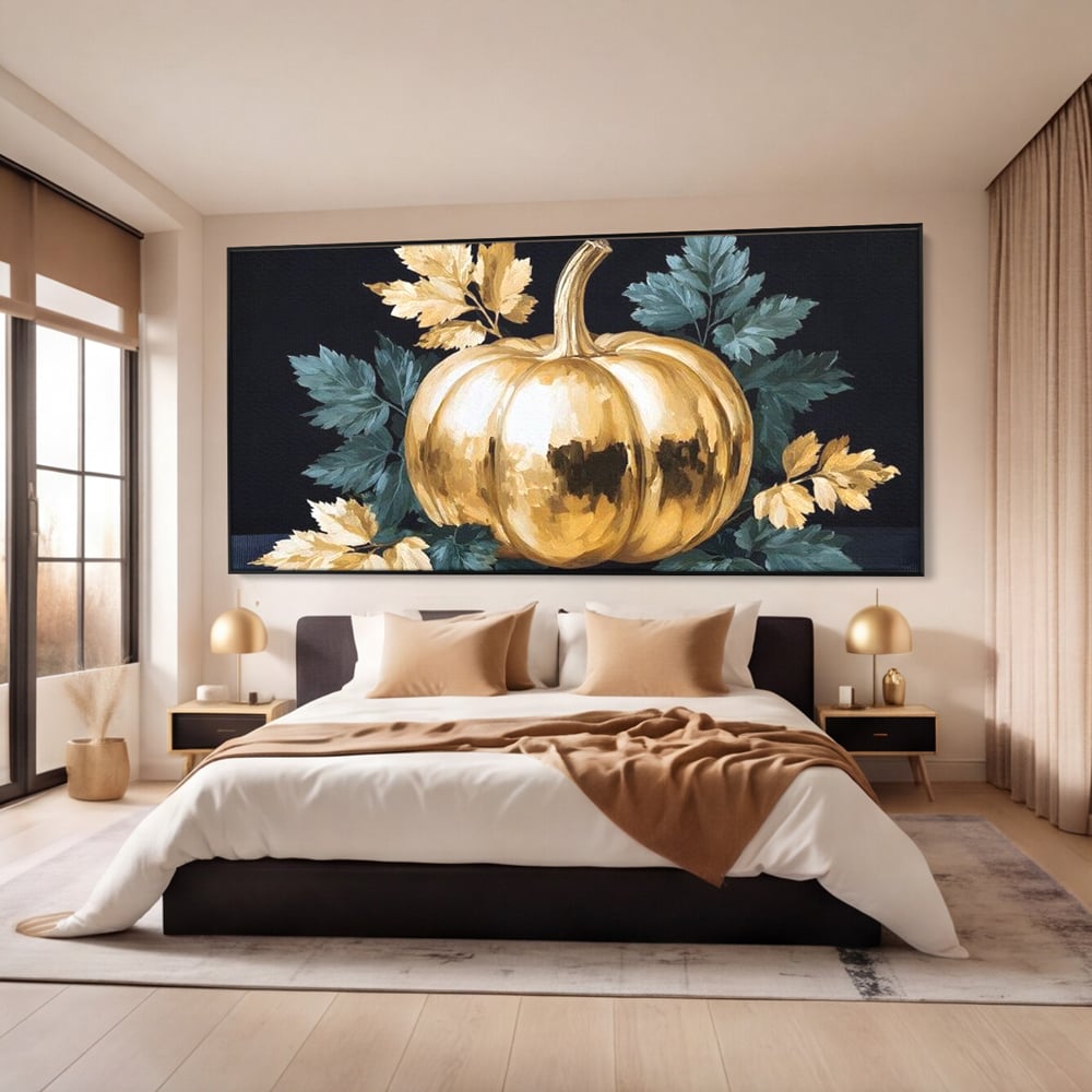 Tablou canvas cu tablou cu dovleac auriu si frunze, in rama de aluminiu negru, pe perete intr-un dormitor