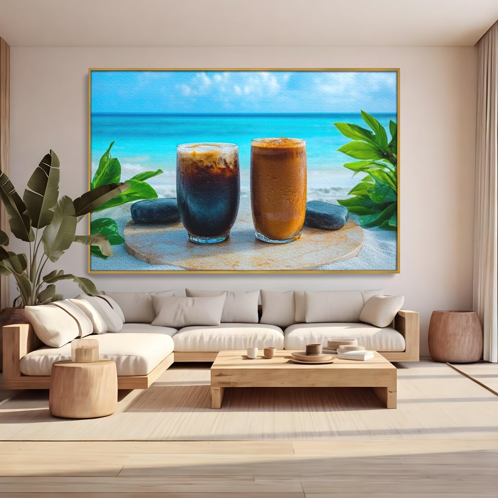 Tablou canvas cu doua pahare cu cafea pe plaja, in rama de aluminiu auriu, pe perete intr-un living