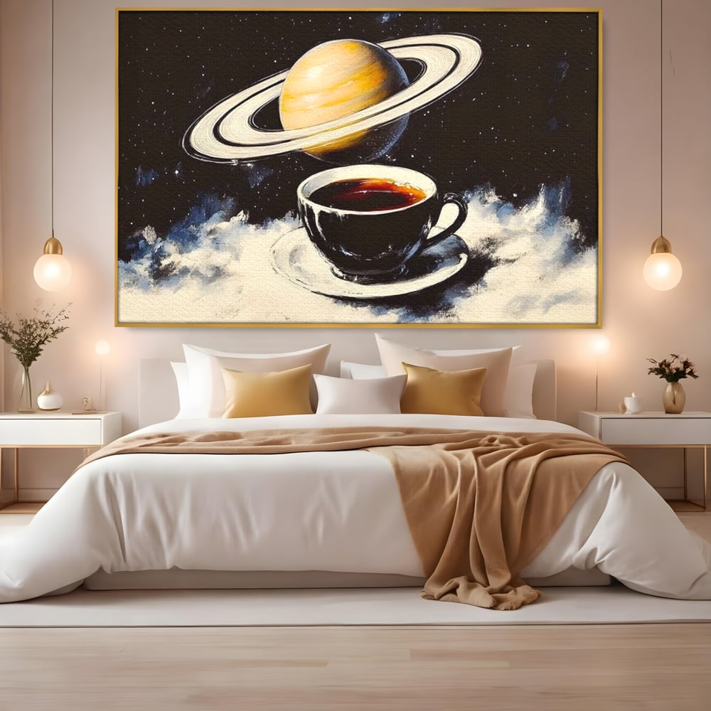 Tablou canvas cu tablou canvas cu ceasca si planeta saturn, in rama de aluminiu auriu, pe perete intr-un dormitor