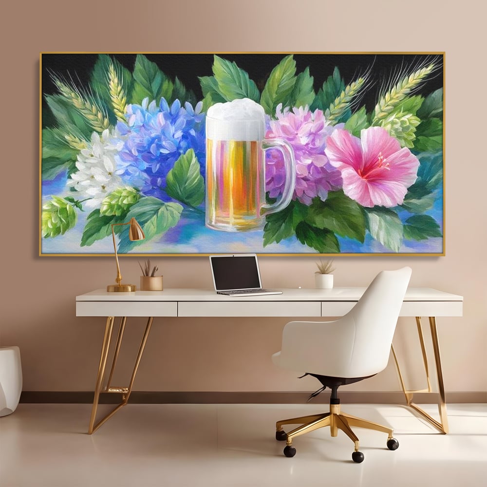 Tablou canvas cu tablou canvas cu halba de bere si flori, in rama de aluminiu auriu, pe perete intr-un birou