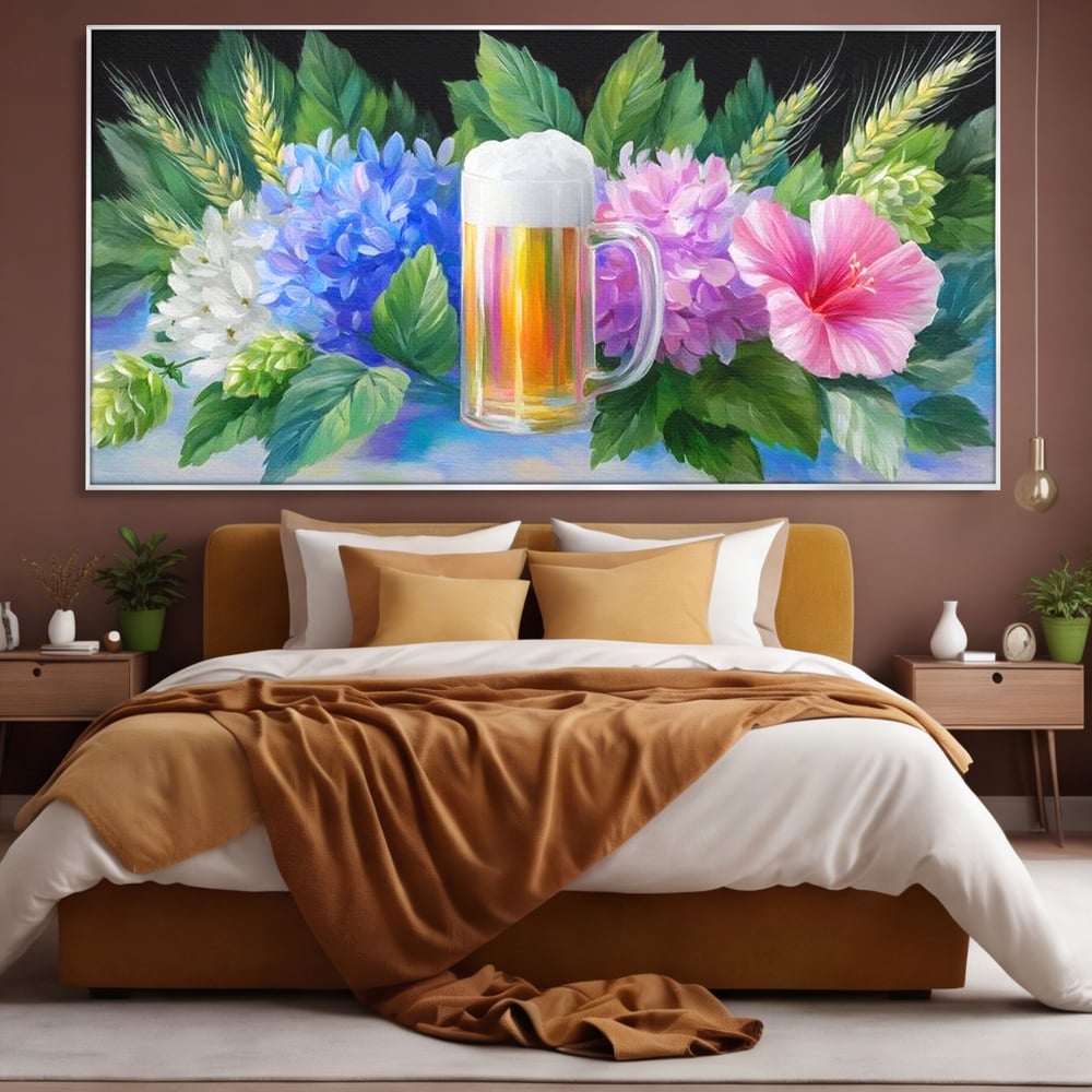 Tablou canvas cu tablou canvas cu halba de bere si flori, in rama de aluminiu argintiu, pe perete intr-un dormitor