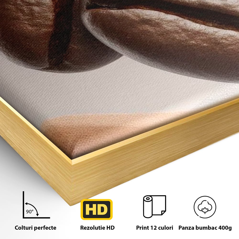 Detaliu al suprafetei: tablou canvas cu boabe de cafea, in rama de aluminiu auriu