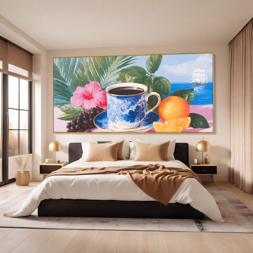 Tablou canvas cu natura moarta cu ceasca de cafea si portocale, in rama de aluminiu auriu, pe perete intr-un dormitor
