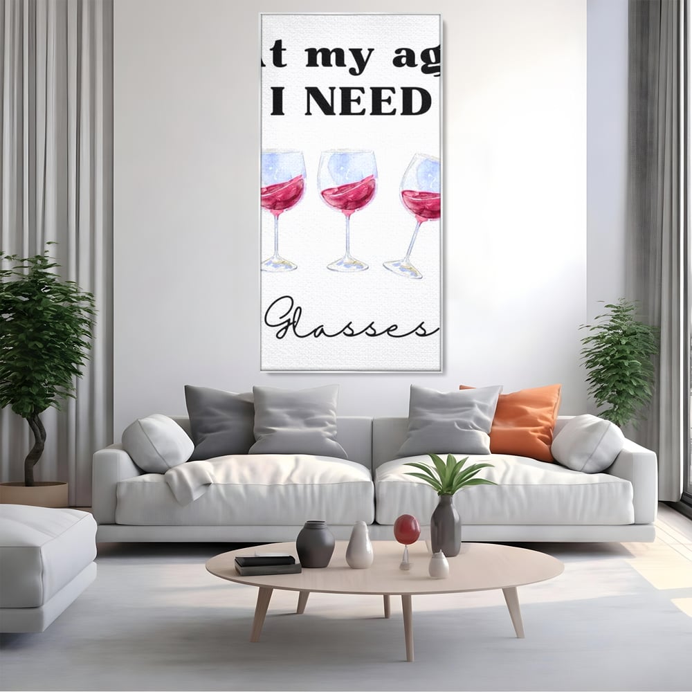Tablou canvas cu tablou canvas cu pahare de vin si mesaj, in rama de aluminiu argintiu, pe perete intr-un living