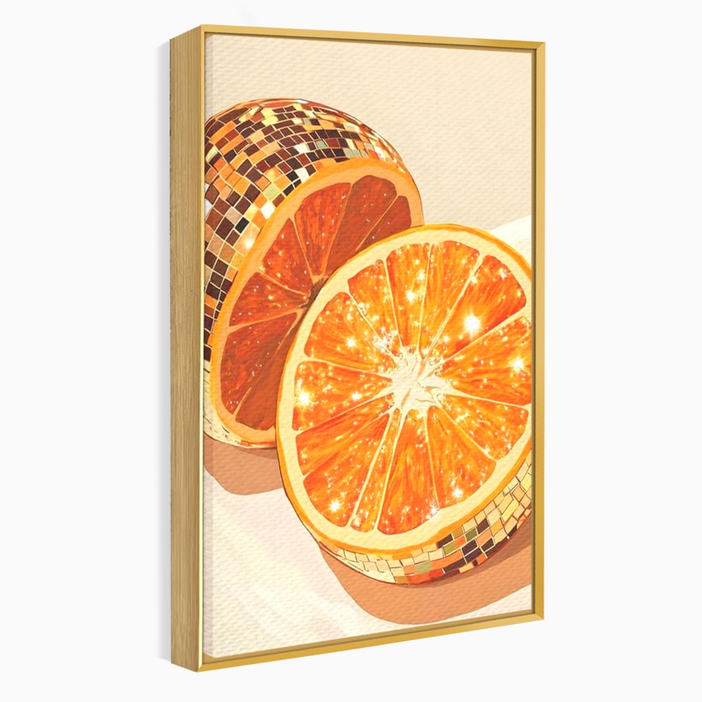 Tablou canvas cu ilustratie digitala cu felii de portocala si globuri disco, in rama de aluminiu auriu