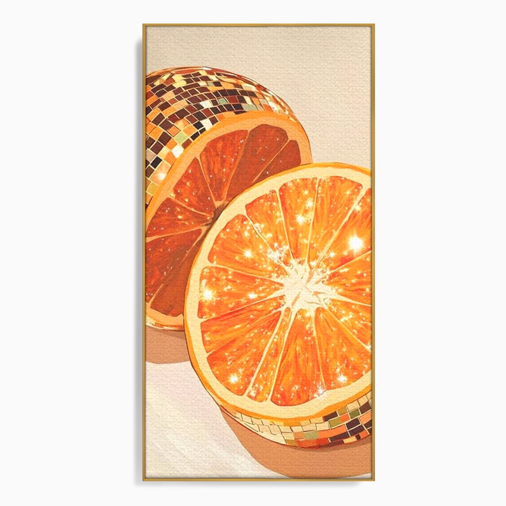 Tablou canvas cu ilustratie digitala cu felii de portocala si globuri disco, in rama de aluminiu auriu