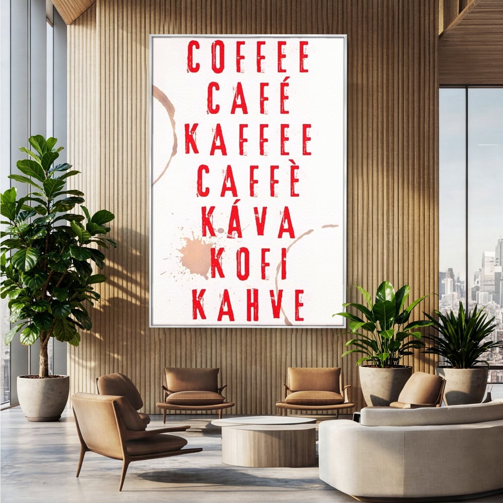 Tablou canvas cu tablou canvas cu tipografie cafea in sapte limbi, in rama de aluminiu argintiu, pe perete intr-un birou