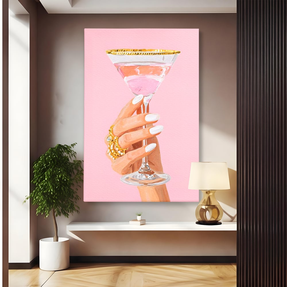 Tablou canvas cu ilustratie cu mana care tine pahar de cocktail, fara rama, pe sasiu de lemn
