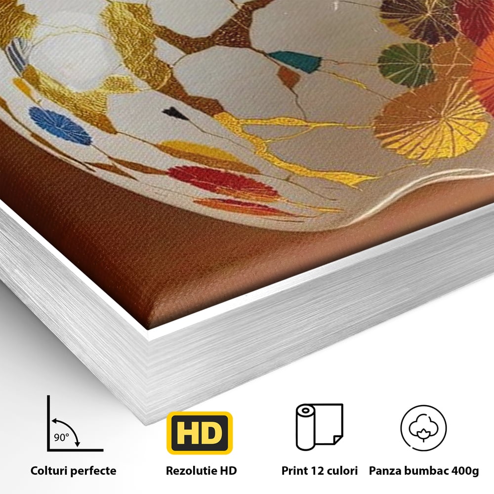 Detaliu al suprafetei: tablou canvas cu mar alb si motive aurii, in rama de aluminiu argintiu