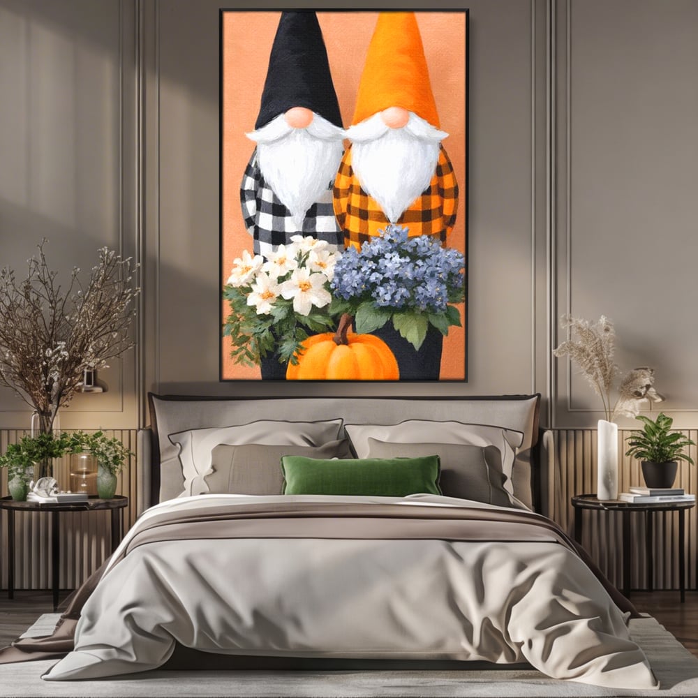 Tablou canvas cu ilustratie cu doi gnomi si dovleac, in rama de aluminiu negru, pe perete intr-un dormitor