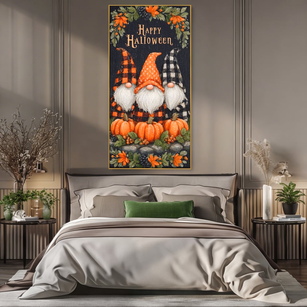 Tablou canvas cu ilustratie cu trei gnomi de halloween, in rama de aluminiu auriu, pe perete intr-un dormitor