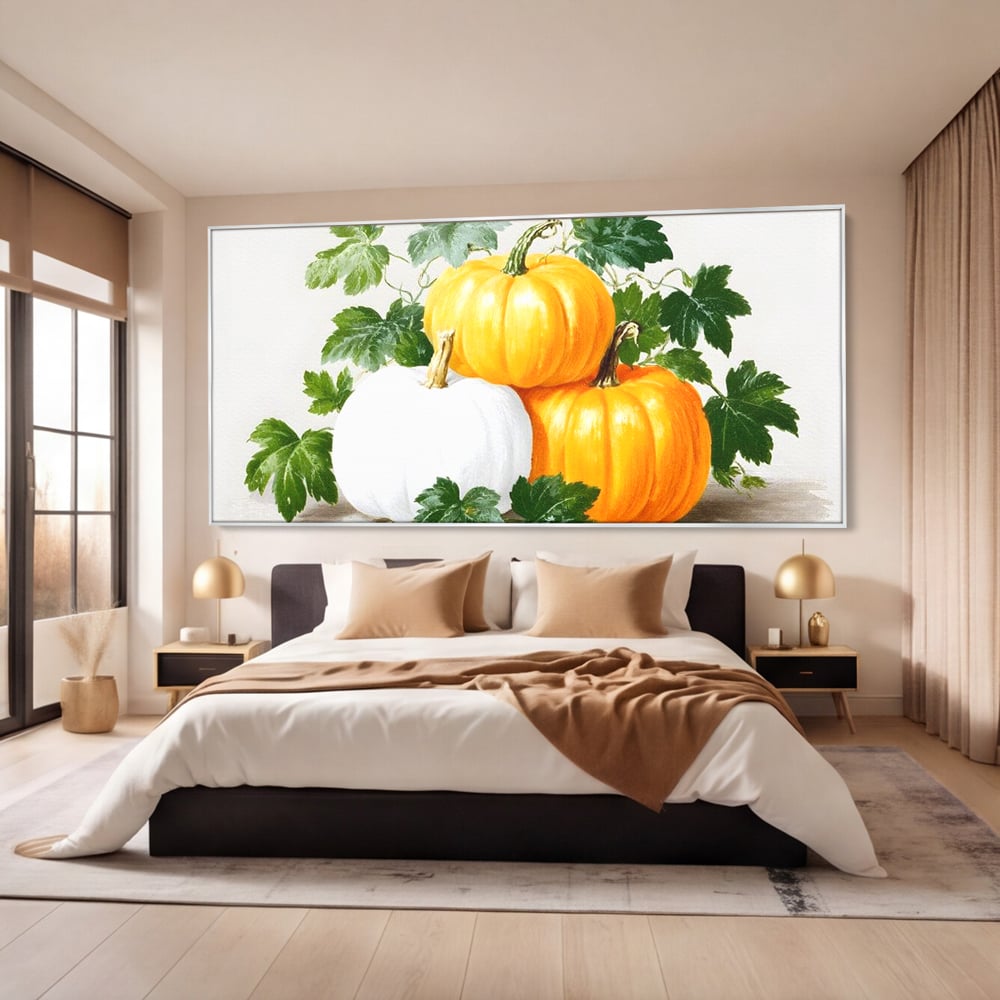 Tablou canvas cu pictura decorativa cu trei dovleci, in rama de aluminiu argintiu, pe perete intr-un dormitor